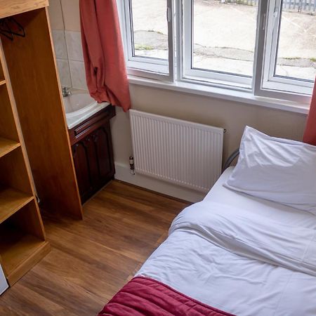 St Nicholas Hotel Хароу Екстериор снимка