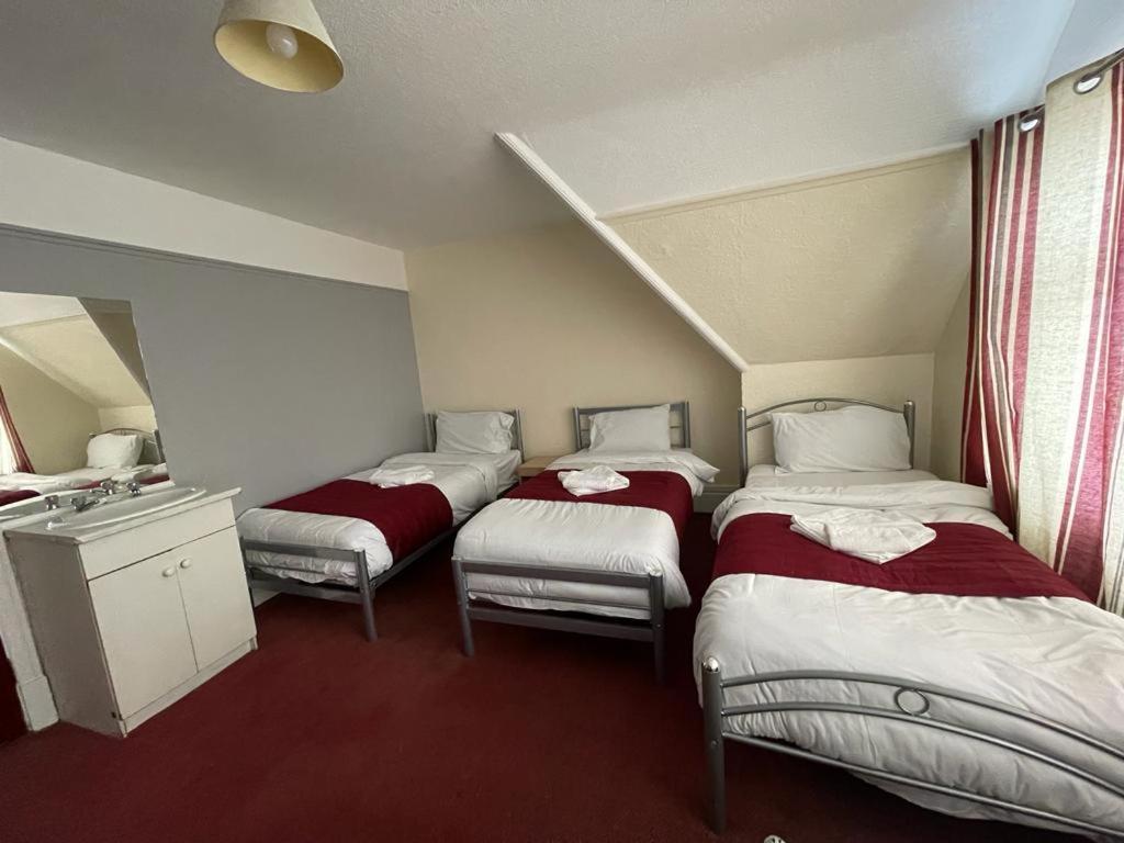 St Nicholas Hotel Хароу Екстериор снимка