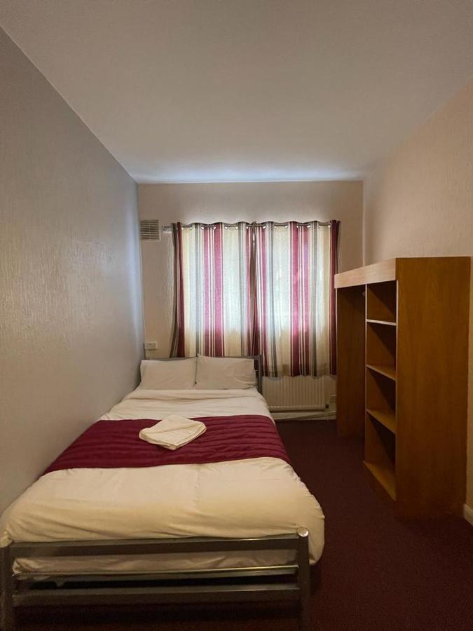 St Nicholas Hotel Хароу Екстериор снимка