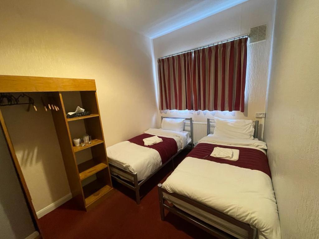 St Nicholas Hotel Хароу Екстериор снимка