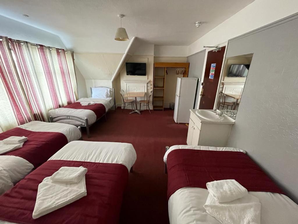 St Nicholas Hotel Хароу Екстериор снимка