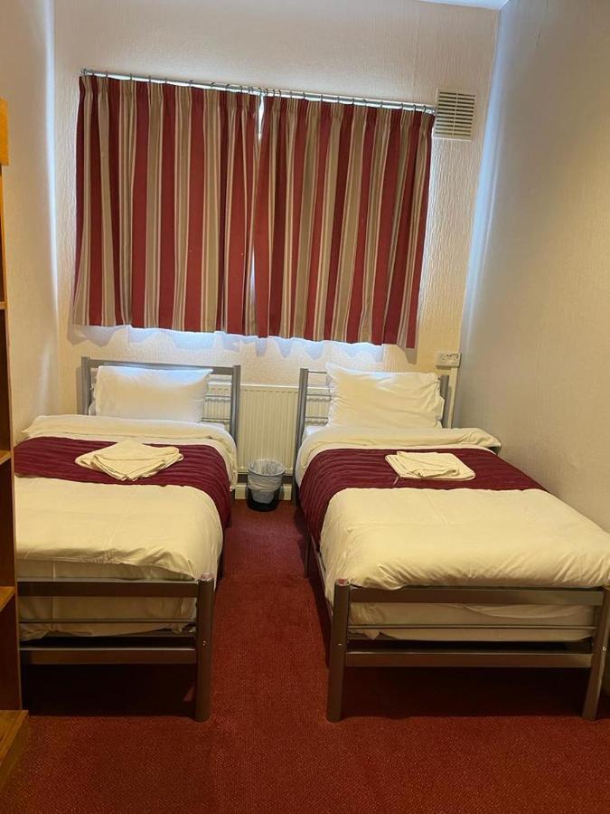 St Nicholas Hotel Хароу Екстериор снимка